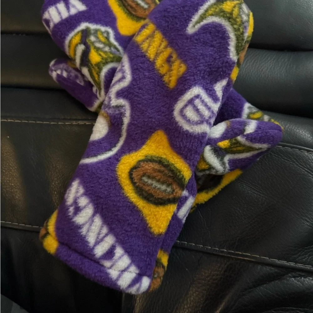 Minnesota Vikings NFL Sweater Fabric Fleece Winter Women's Mittens